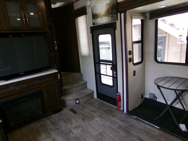 2017 Land Rover Heartland 41.5 feet long