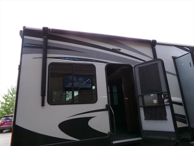 2017 Land Rover Heartland 41.5 feet long
