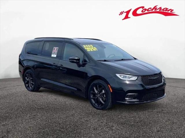 2025 Chrysler Pacifica Limited for sale in Youngstown, OH