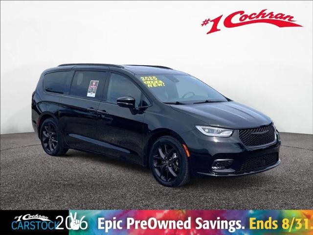 2025 Chrysler Pacifica Limited for sale in Youngstown, OH