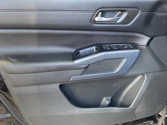 2025 Nissan Pathfinder SL FWD