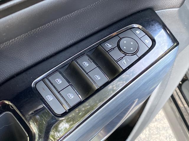 2025 Nissan Pathfinder SL FWD