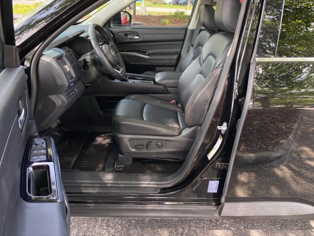 2025 Nissan Pathfinder SL FWD