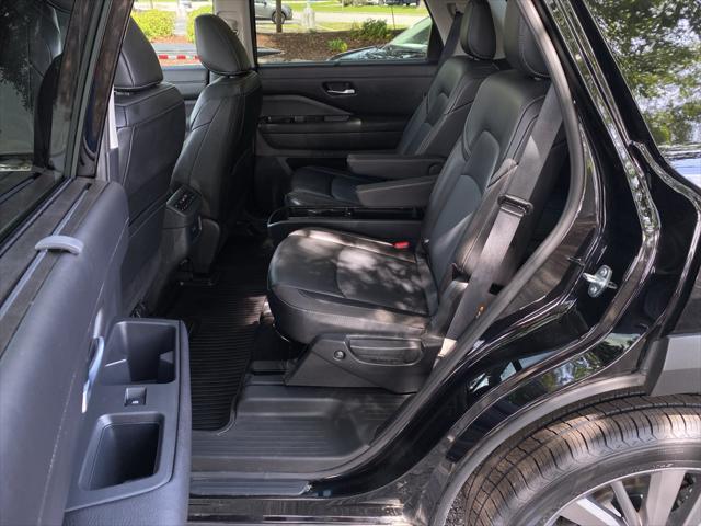 2025 Nissan Pathfinder SL FWD