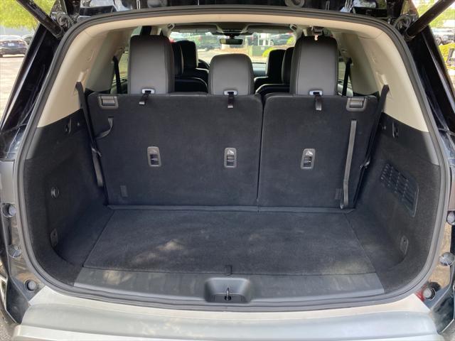 2025 Nissan Pathfinder SL FWD