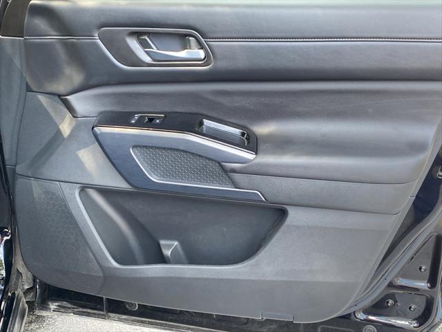 2025 Nissan Pathfinder SL FWD