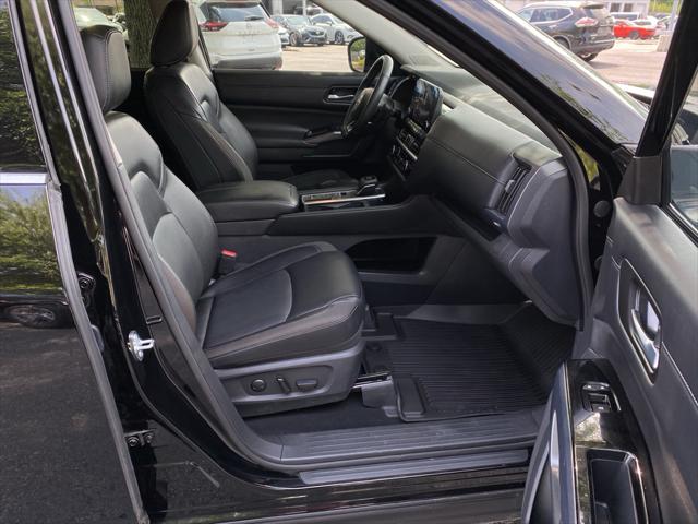2025 Nissan Pathfinder SL FWD