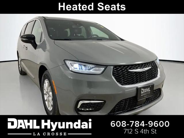 2025 Chrysler Pacifica Select for sale in La Crosse, WI