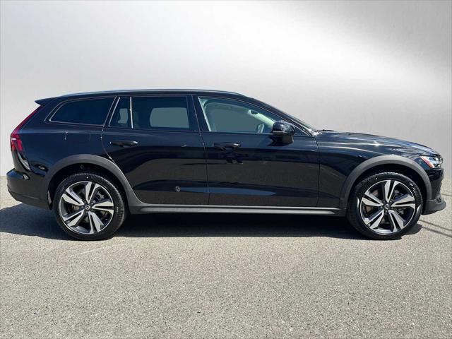 2026 Volvo V60 Cross Country Plus, B5 AWD Gas (mild hybrid)