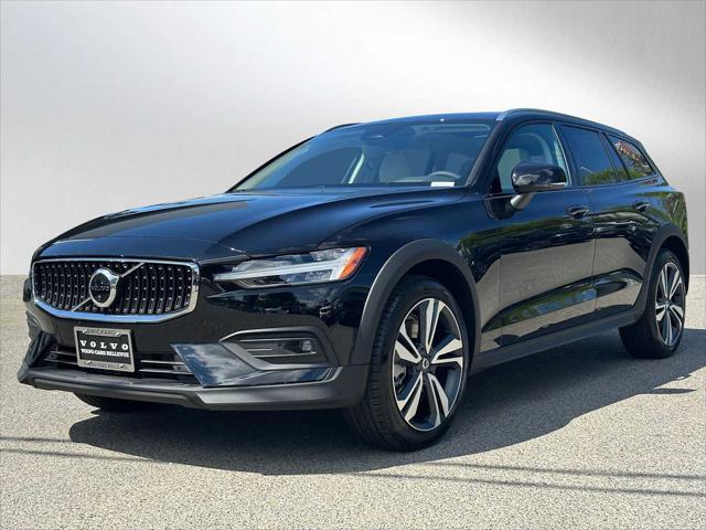 2026 Volvo V60 Cross Country Plus, B5 AWD Gas (mild hybrid)