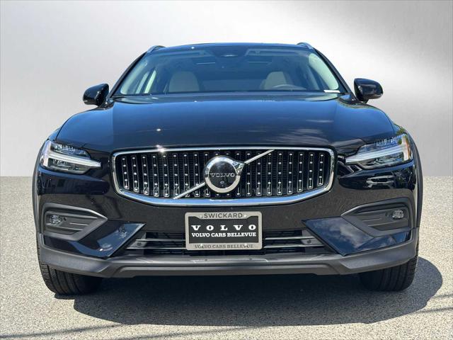 2026 Volvo V60 Cross Country Plus, B5 AWD Gas (mild hybrid)