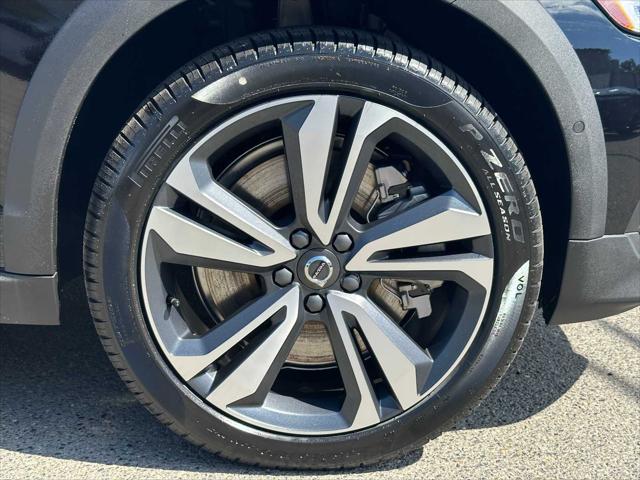 2026 Volvo V60 Cross Country Plus, B5 AWD Gas (mild hybrid)