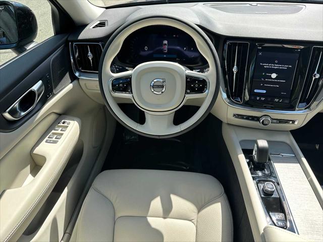 2026 Volvo V60 Cross Country Plus, B5 AWD Gas (mild hybrid)
