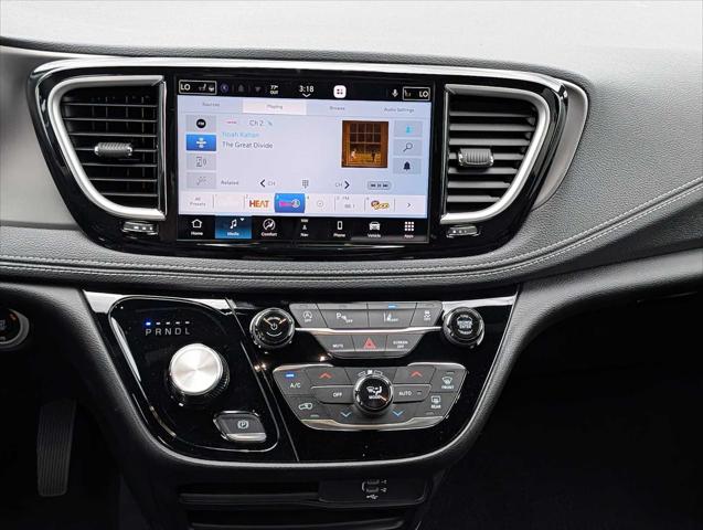 2027 Chrysler Pacifica Select