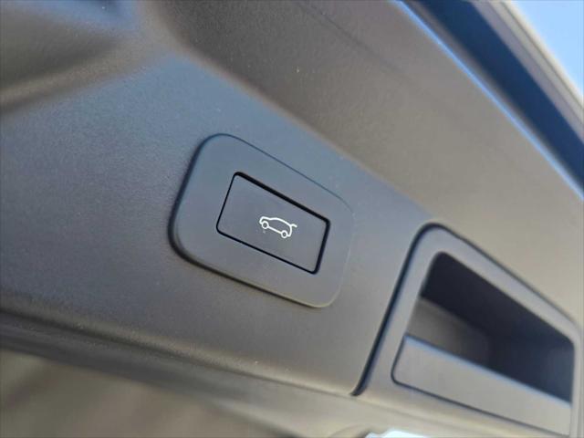 2026 Land Rover Range Rover Velar P250 Dynamic SE