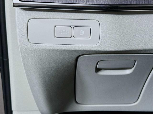 2026 Volvo XC90 Plug-In Hybrid Ultra, T8 AWD, Electric/Gasoline, Bright, 7 Seats