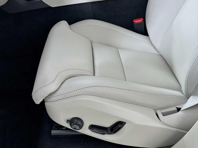 2026 Volvo XC90 Plug-In Hybrid Ultra, T8 AWD, Electric/Gasoline, Bright, 7 Seats