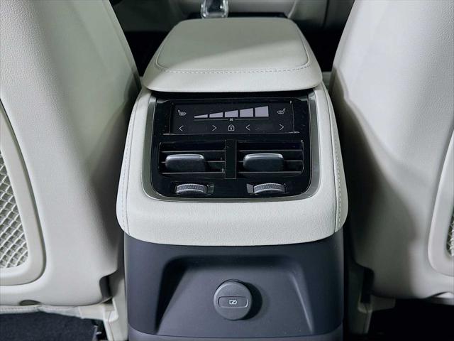 2026 Volvo XC90 Plug-In Hybrid Ultra, T8 AWD, Electric/Gasoline, Bright, 7 Seats