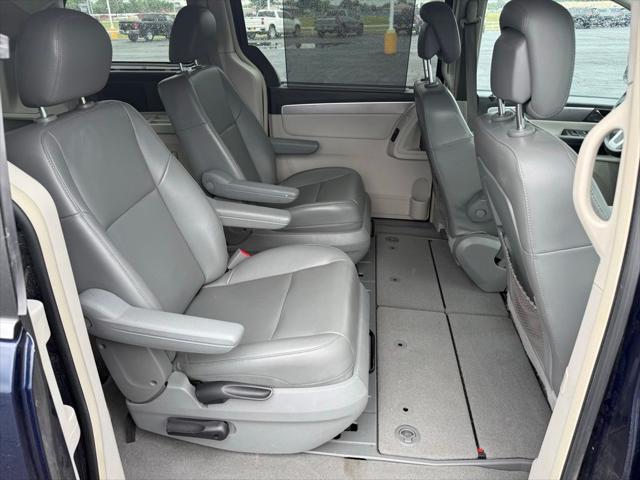 2013 Volkswagen Routan SE