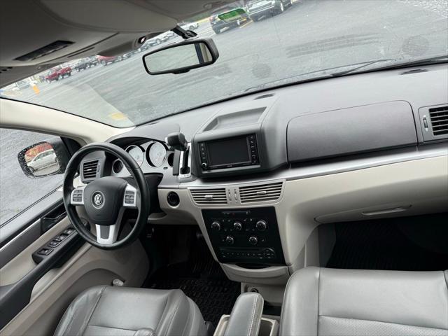 2013 Volkswagen Routan SE