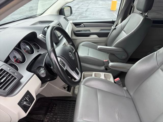 2013 Volkswagen Routan SE