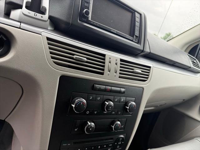 2013 Volkswagen Routan SE