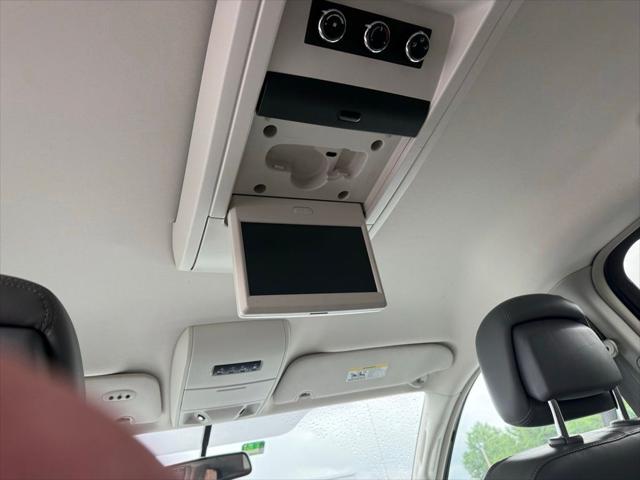 2013 Volkswagen Routan SE