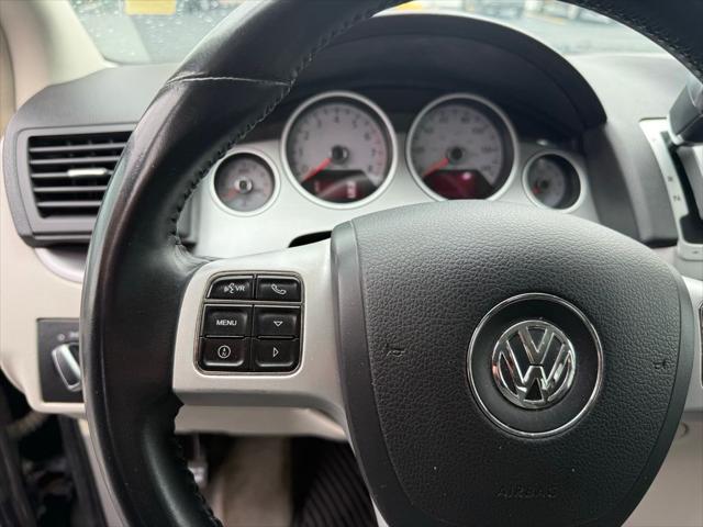 2013 Volkswagen Routan SE