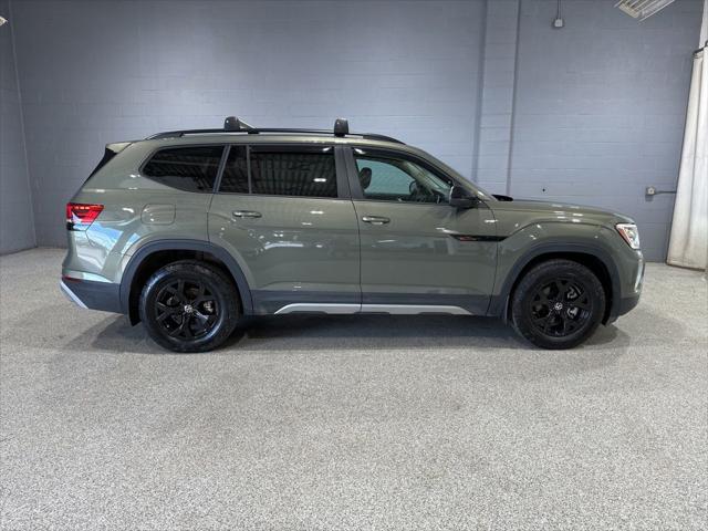 2024 Volkswagen Atlas 2.0T Peak Edition SEL
