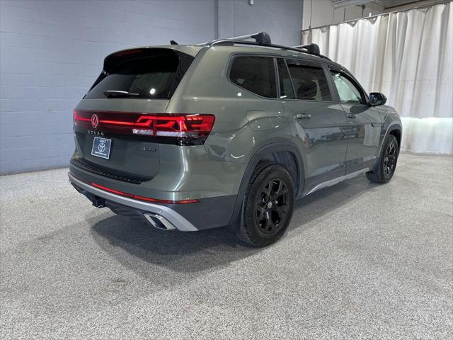 2024 Volkswagen Atlas 2.0T Peak Edition SEL