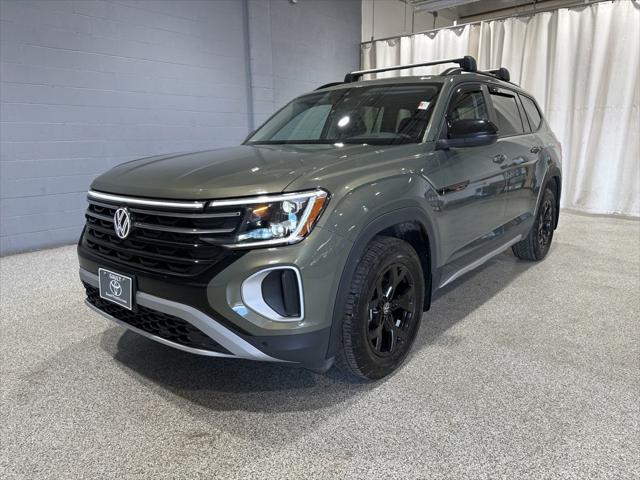 2024 Volkswagen Atlas 2.0T Peak Edition SEL