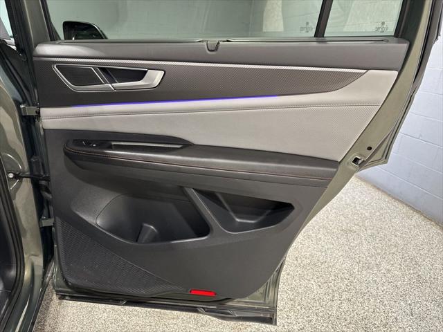 2024 Volkswagen Atlas 2.0T Peak Edition SEL
