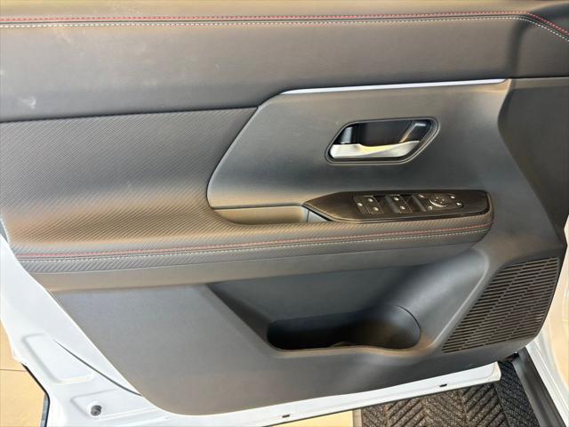 2025 Nissan Kicks SR FWD