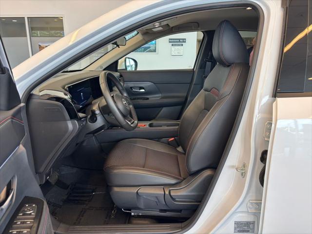 2025 Nissan Kicks SR FWD