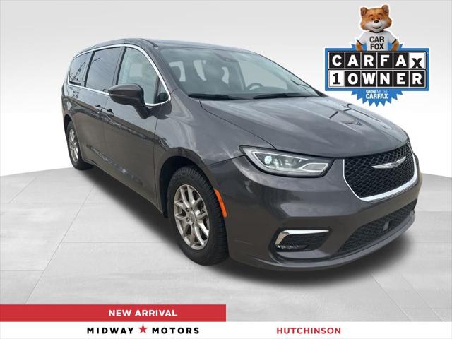 2023 Chrysler Pacifica Touring L for sale in Hutchinson, KS