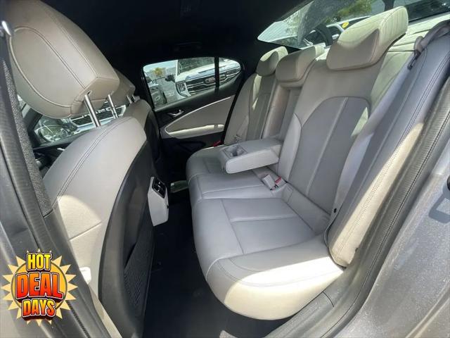 2023 Genesis G70 2.0T RWD