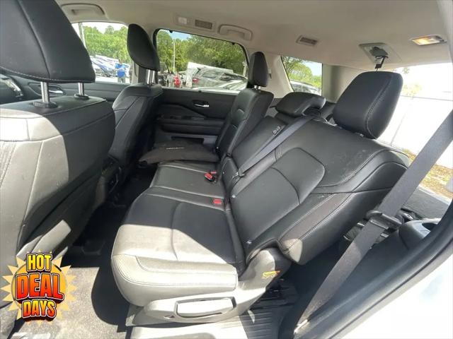 2025 Nissan Pathfinder SL FWD