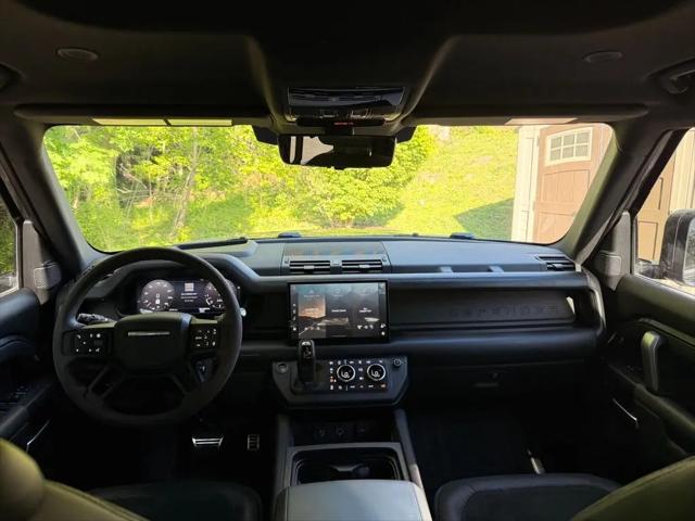 2024 Land Rover Defender 110 P525 V8