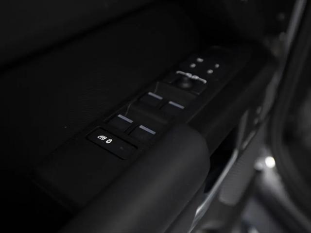 2024 Land Rover Defender 110 P525 V8