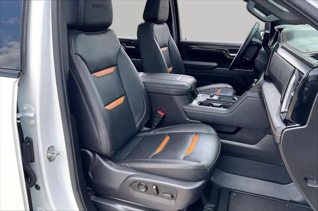 2025 GMC Sierra 2500HD 4WD Crew Cab Standard Bed AT4