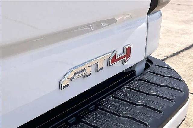 2025 GMC Sierra 2500HD 4WD Crew Cab Standard Bed AT4