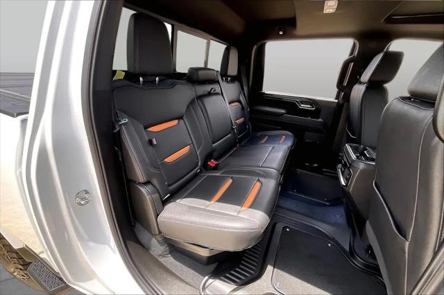 2025 GMC Sierra 2500HD 4WD Crew Cab Standard Bed AT4