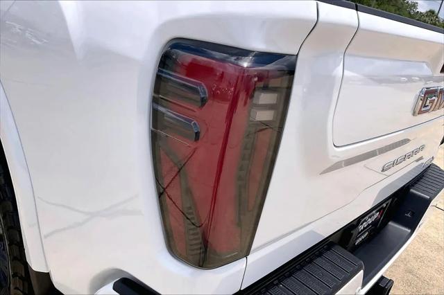 2025 GMC Sierra 2500HD 4WD Crew Cab Standard Bed AT4