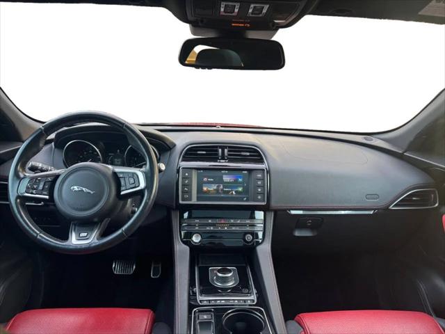 2017 Jaguar F-PACE 35t R-Sport