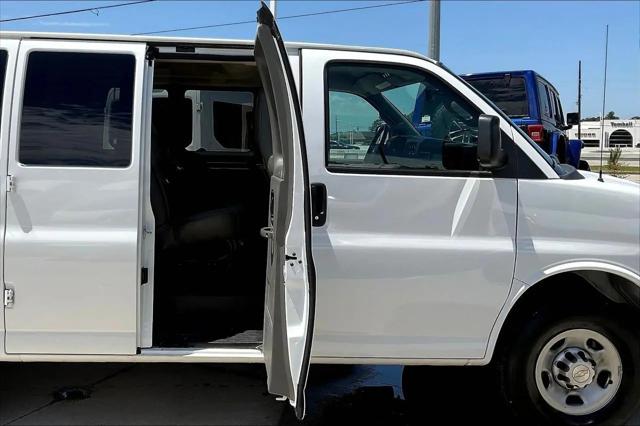 2021 Chevrolet Express Passenger RWD 2500 Regular Wheelbase LS