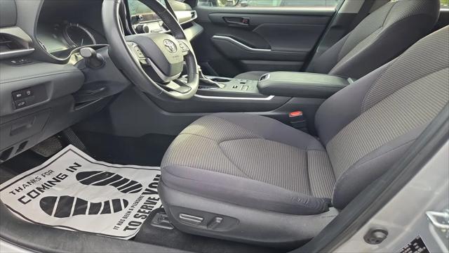 2024 Toyota Highlander LE