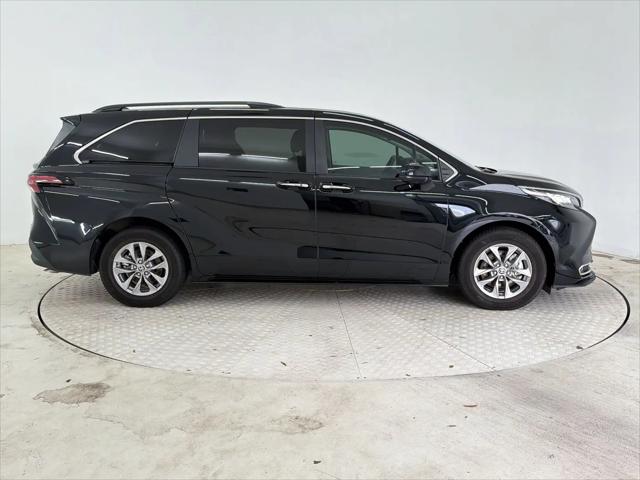 2022 Toyota Sienna XLE