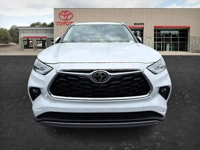 2026 Toyota Highlander Hybrid Platinum