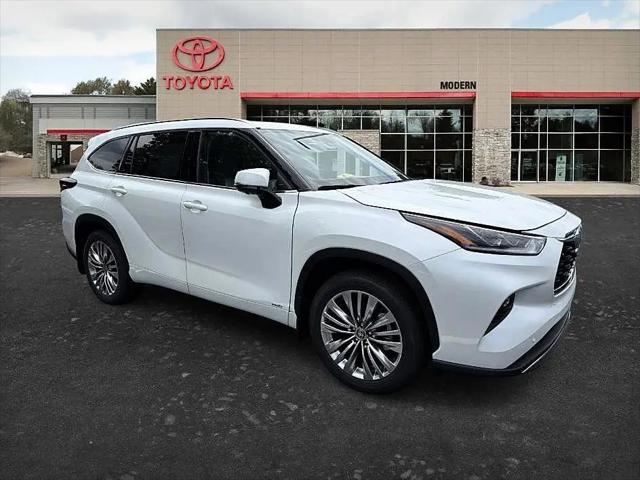 2026 Toyota Highlander Hybrid Platinum