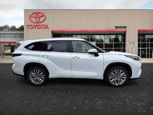 2026 Toyota Highlander Hybrid Platinum